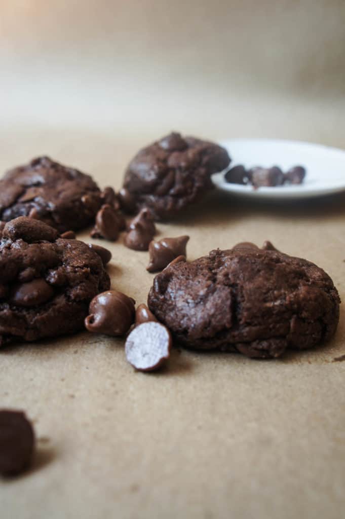 Gooey Brownie Cookies in under 20 minutes with this unlikely ingredient? yes please! (hint: I'm pretty sure you have this chocolatey ingredient in your pantry already!
