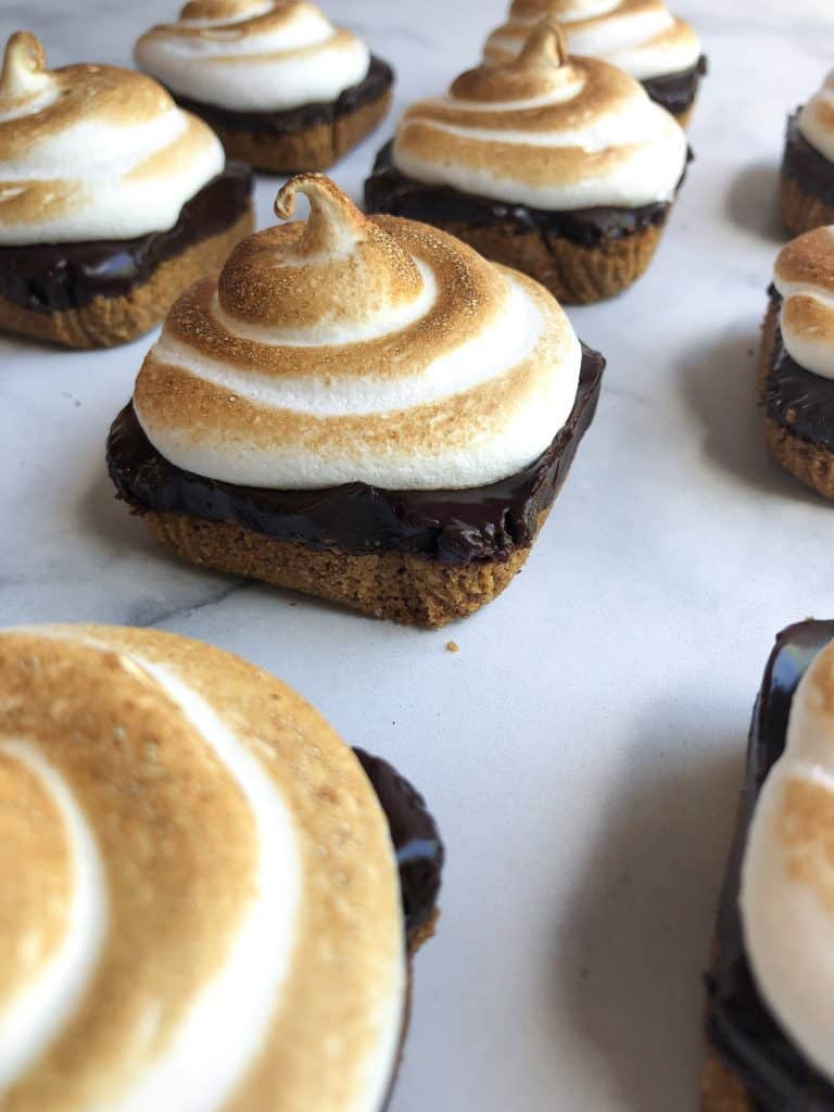 These are the perfect handheld dessert for fall! Mini S'mores Pies are the perfect blend of sweet, crunchy and smooth!