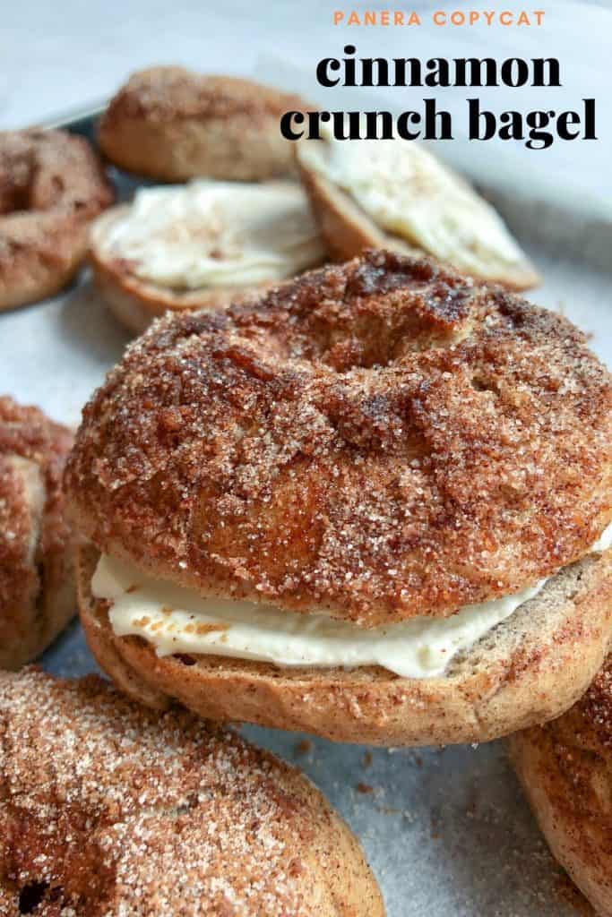 Cinnamon Crunch Bagel- Receita de Copicat Panera. Bagel de canela crocante com cobertura de açúcar de canela