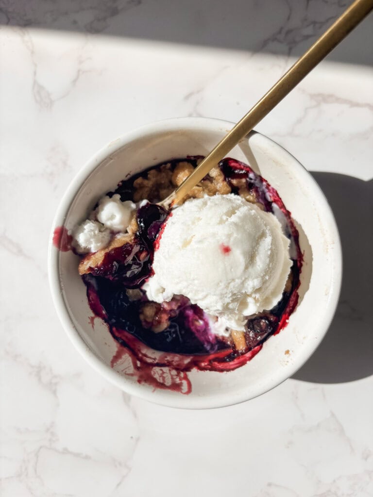 blueberry crisp with ice cream topping